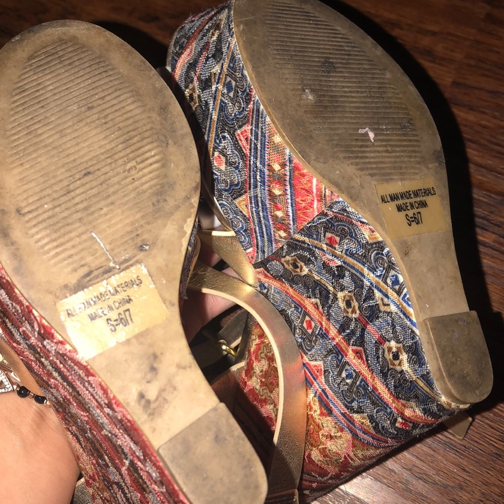 Multi Color Wedge - Picture 3 of 3